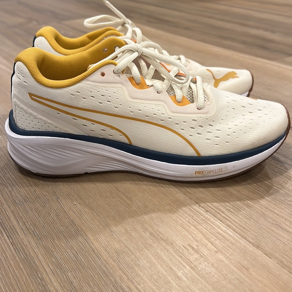 Puma Running Shoe - Picture 4 of 6
